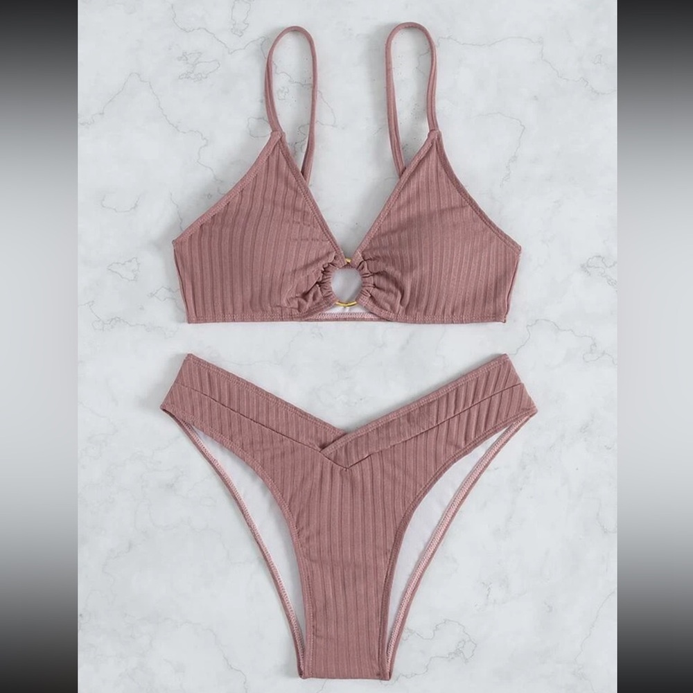 Ribbed Bikini Set Ring Linked Top & V-Cut Waist Bikini Bottom 2 Piece
